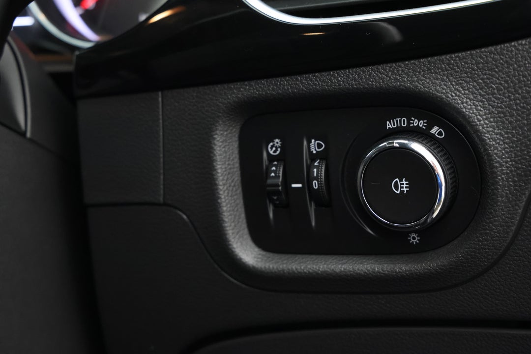 2017 Holden Astra Rs, Manual, 103084 km, Utility Switches/Buttons