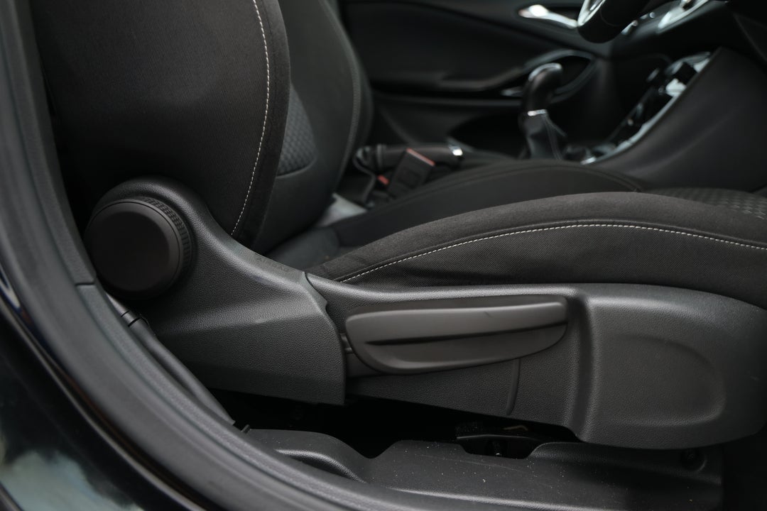 2017 Holden Astra Rs, Manual, 103084 km, Drivers Side Adjustment Panel