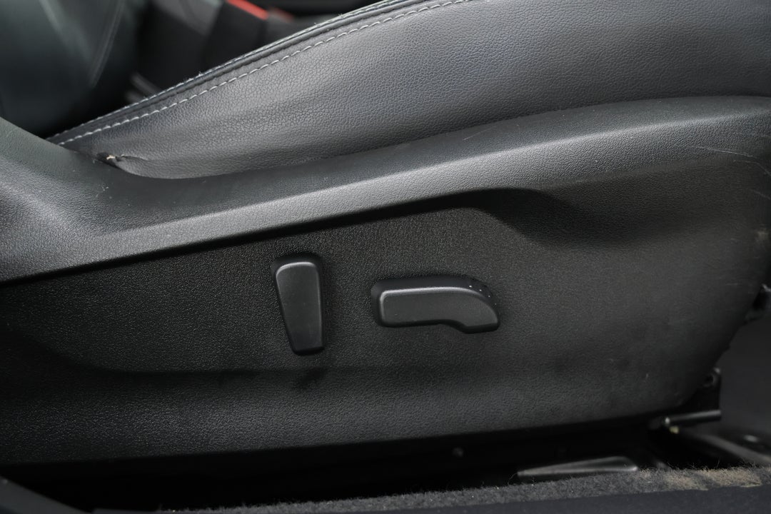 2019 Subaru Impreza 2.0i-s (AWD), Automatic, 67934 km, Drivers Side Adjustment Panel