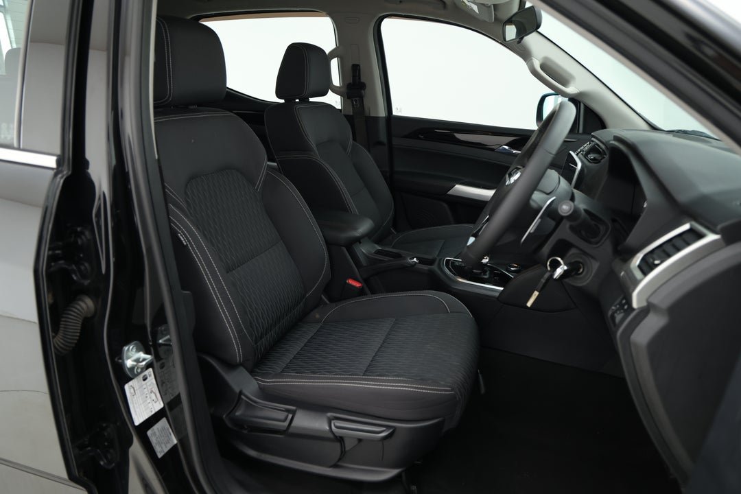 2023 LDV T60 Max Pro (4x4), Automatic, 52902 km, Right Side Front Door Cabin View
