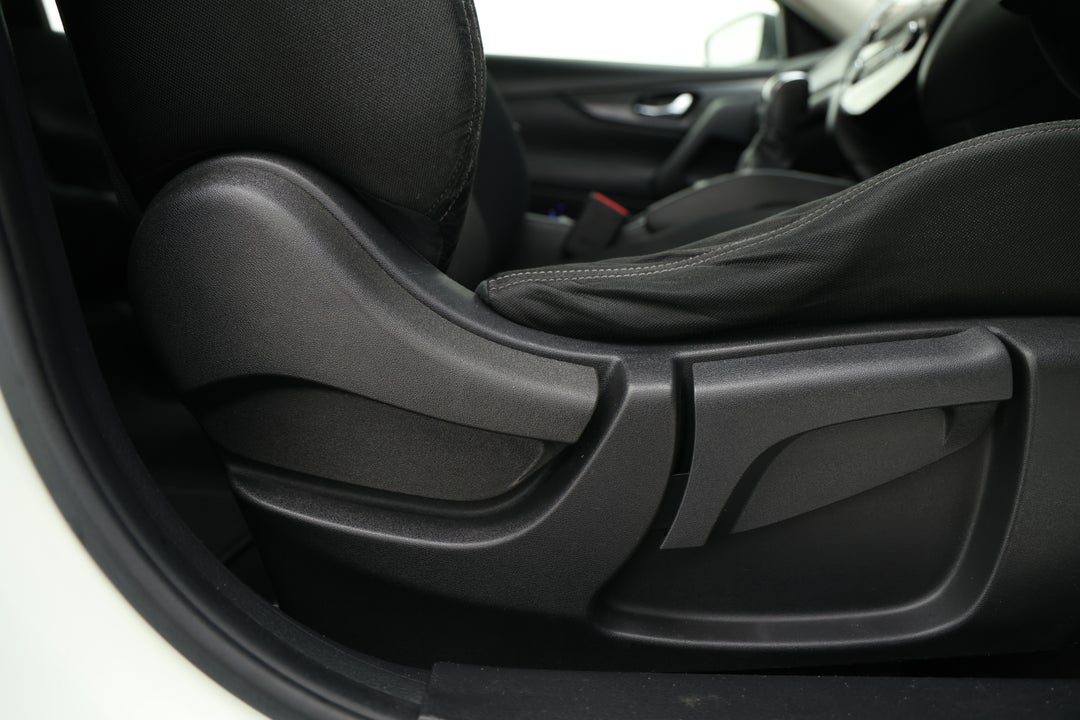 2017 Nissan X-trail St (FWD), Automatic, 134407 km, Drivers Side Adjustment Panel