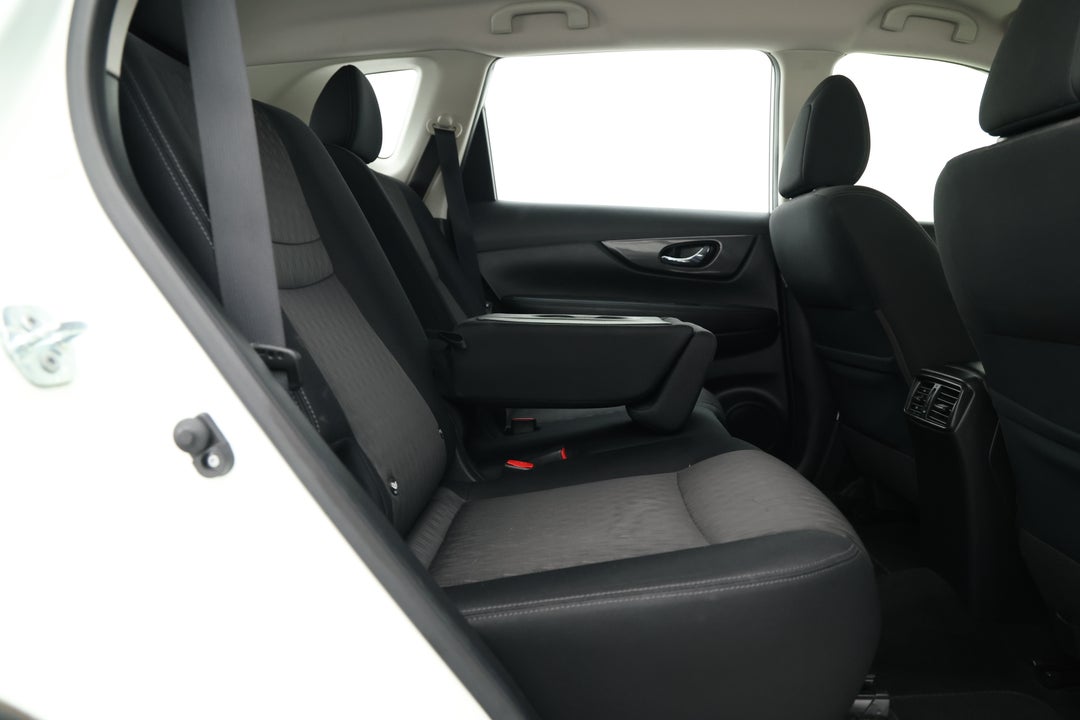 2017 Nissan X-trail St (FWD), Automatic, 134407 km, Right Side Rear Door Cabin View