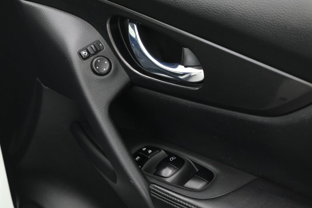 2017 Nissan X-trail St (FWD), Automatic, 134407 km, Drivers Side Door Panel Controls