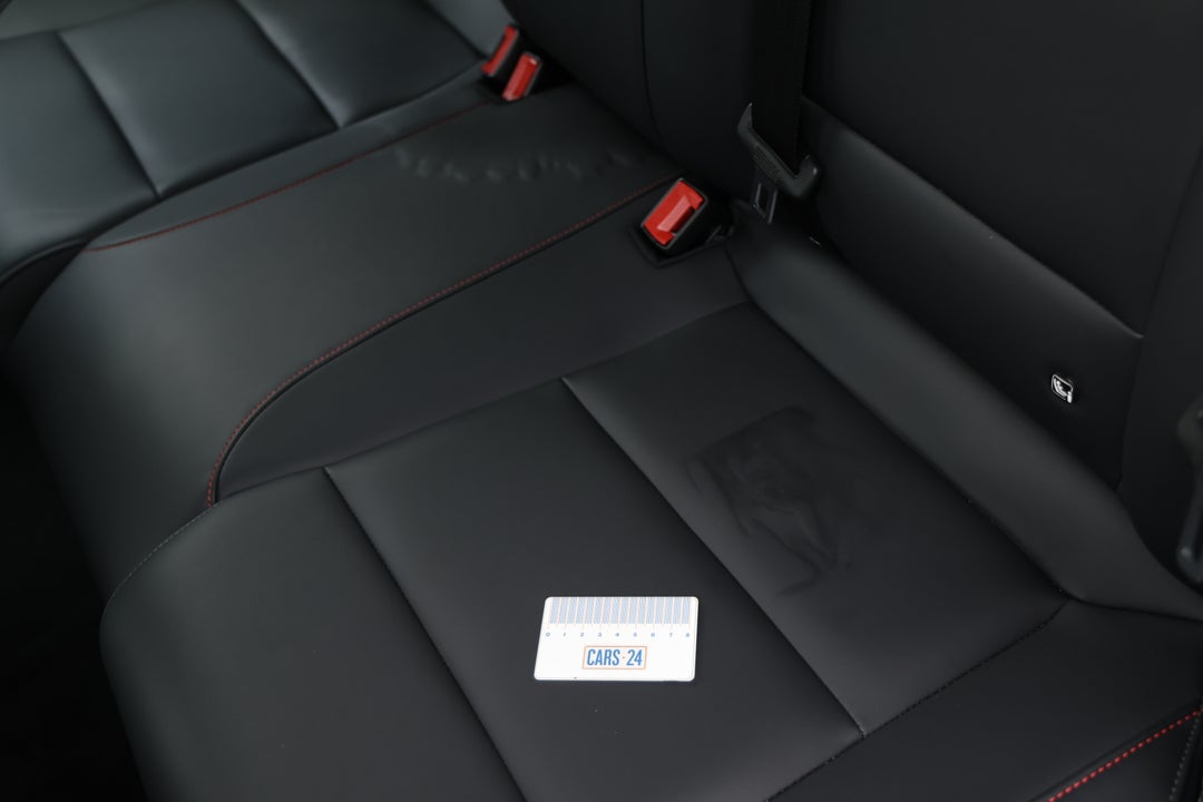 2024 MG Mg5 Vibe, Automatic, 6760 km, Seats Rear LHS Wear