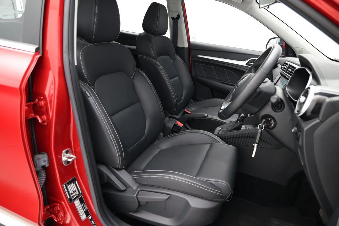 2022 MG ZS Excite, Automatic, 28191 km, Right Side Front Door Cabin View