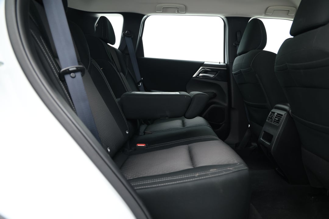 2024 Mitsubishi Outlander Es 5 Seat (2WD), Automatic, 51987 km, Right Side Rear Door Cabin View
