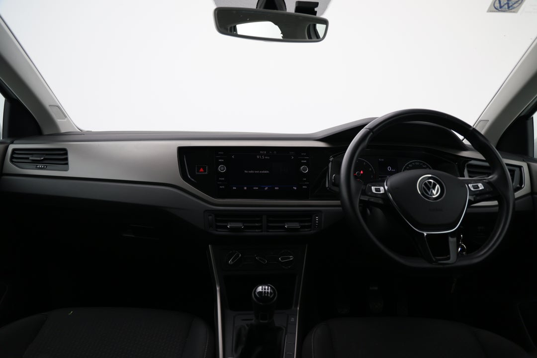 2020 Volkswagen Polo 85tsi Comfortline, Manual, 38136 km, Dashboard View