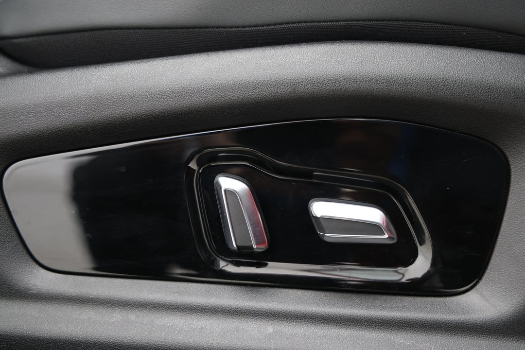 2025 Chery Tiggo 4 Pro Ultimate, Automatic, 4986 km, Drivers Side Adjustment Panel