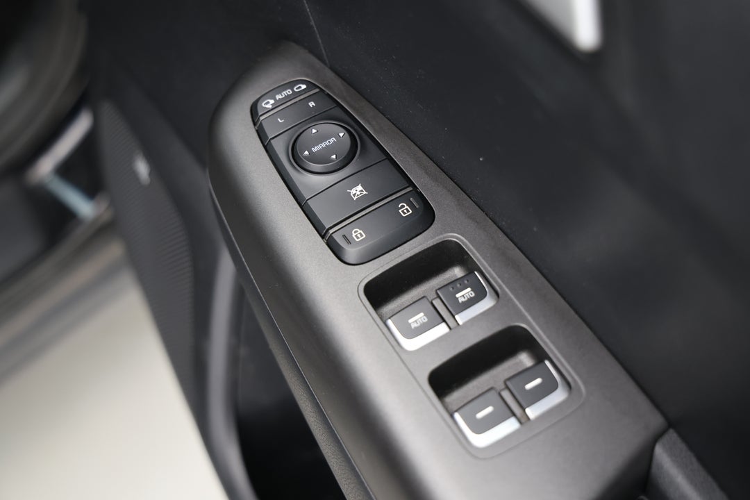 2019 Kia Sportage Si Premium (AWD), Automatic, 158071 km, Drivers Side Door Panel Controls