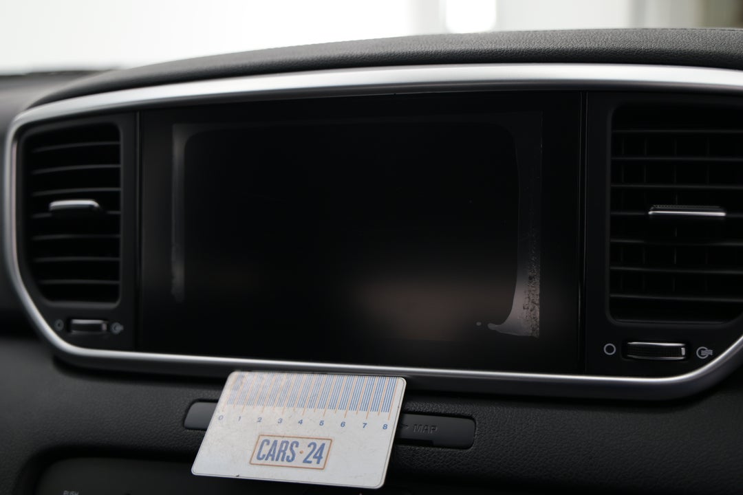 2019 Kia Sportage Si Premium (AWD), Automatic, 158071 km, Infotainment System Face Plate Wear