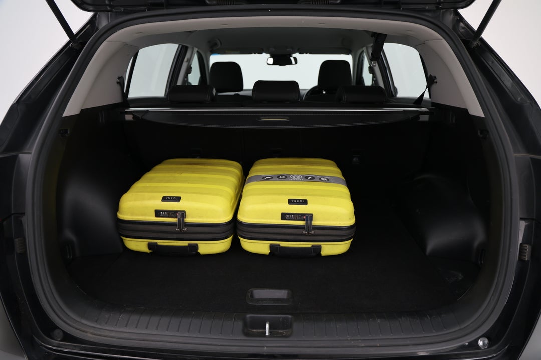 2019 Kia Sportage Si Premium (AWD), Automatic, 158071 km, Boot Inside View with Luggage