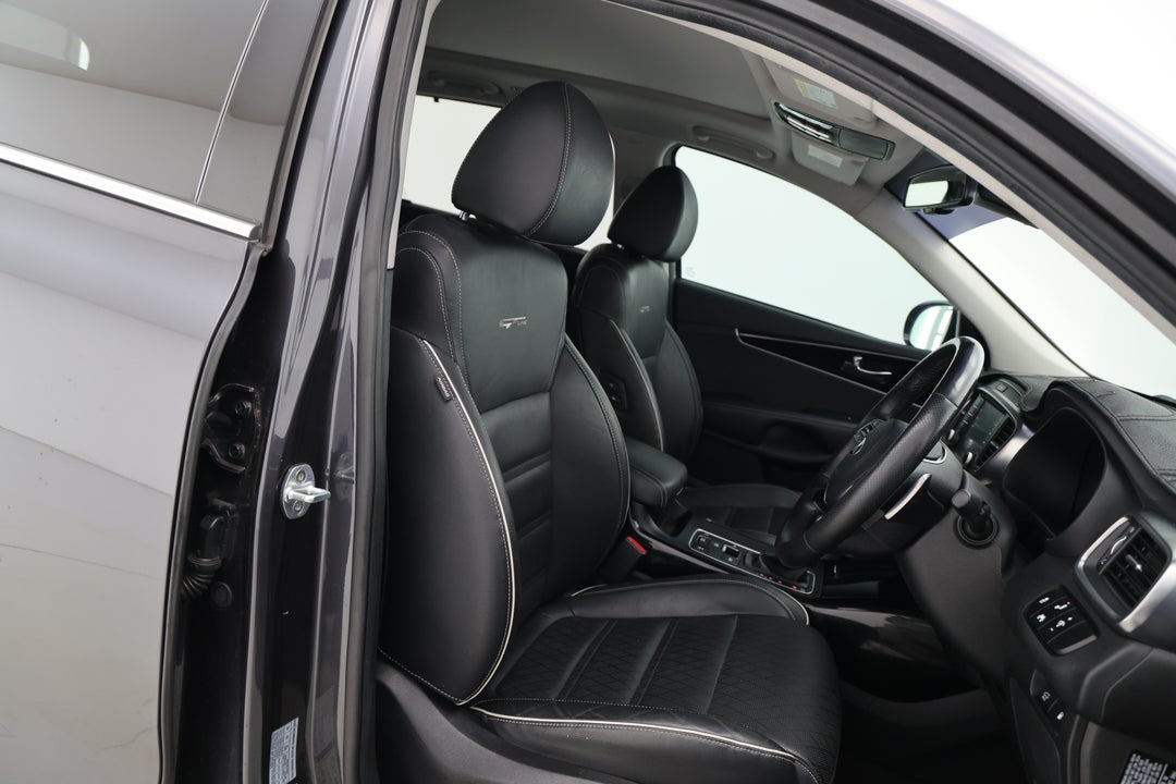 2017 Kia Sorento Gt-line (4x4), Automatic, 68831 km, Right Side Front Door Cabin View