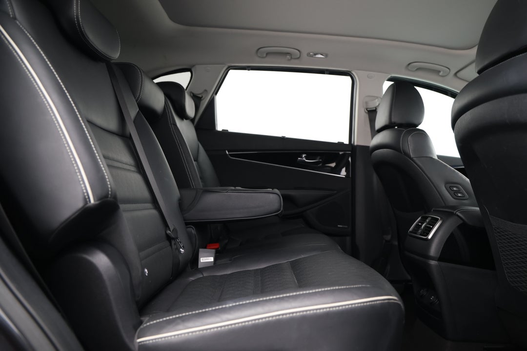 2017 Kia Sorento Gt-line (4x4), Automatic, 68831 km, Right Side Rear Door Cabin View