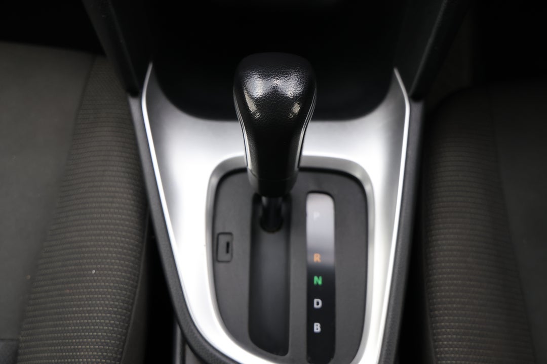 2023 Toyota Yaris Cross Gx Hybrid, Automatic, 56019 km, Gear Lever 