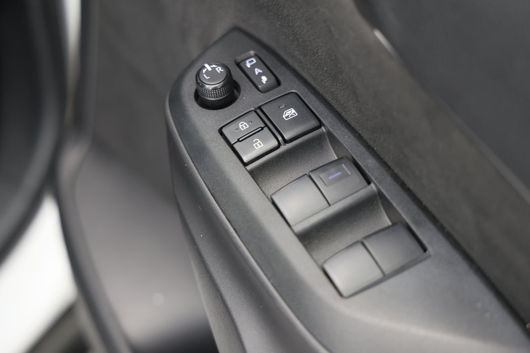 2023 Toyota Yaris Cross Gx Hybrid, Automatic, 56019 km, Drivers Side Door Panel Controls