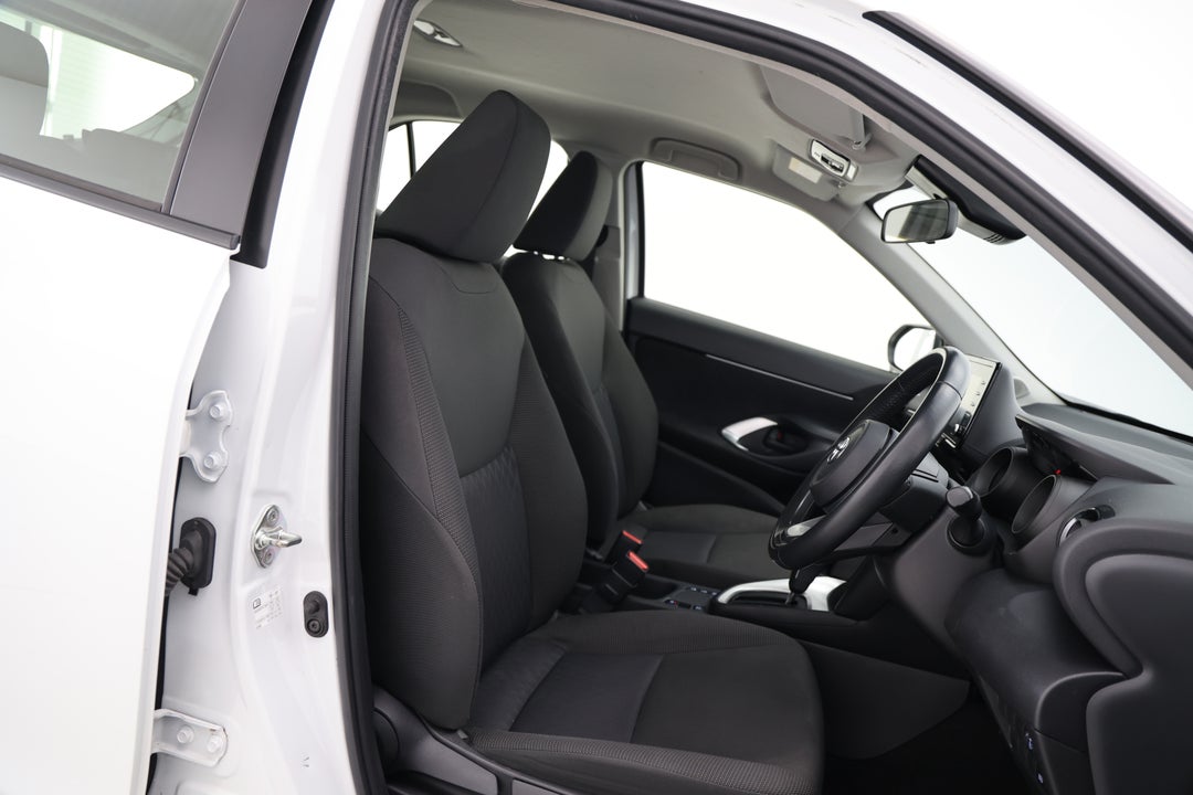 2023 Toyota Yaris Cross Gx Hybrid, Automatic, 56019 km, Right Side Front Door Cabin View