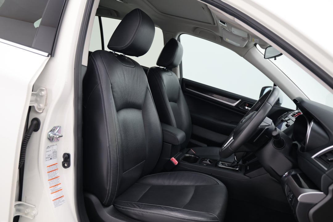 2015 Subaru Outback 3.6r Premium, Automatic, 148984 km, Right Side Front Door Cabin View