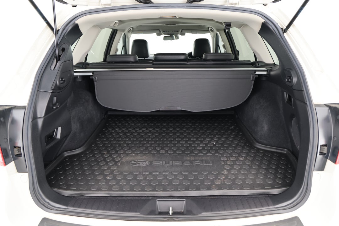2015 Subaru Outback 3.6r Premium, Automatic, 148984 km, Boot Inside View