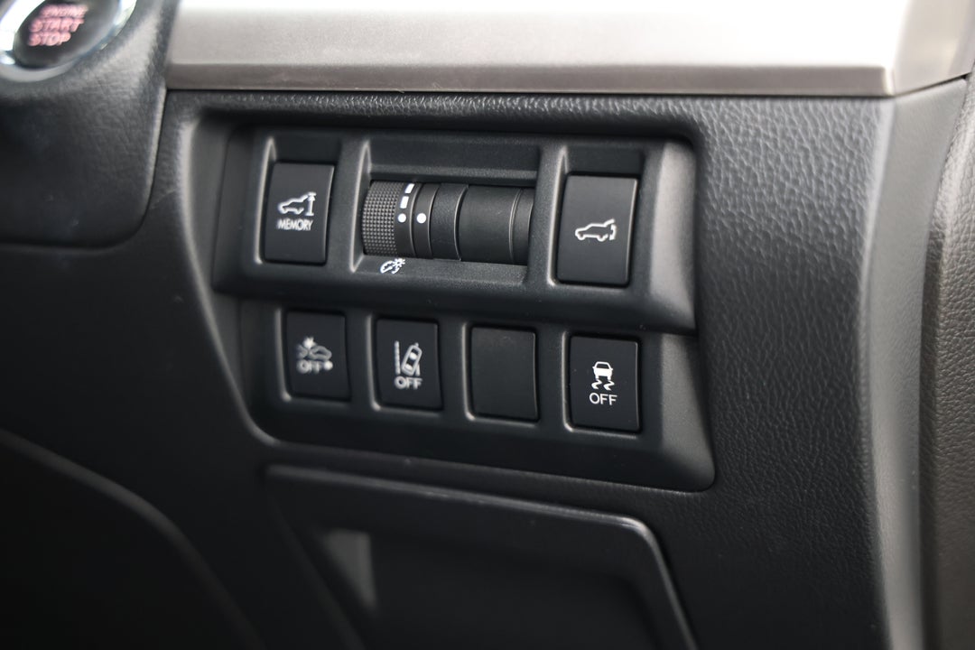 2015 Subaru Outback 3.6r Premium, Automatic, 148984 km, Utility Switches/Buttons