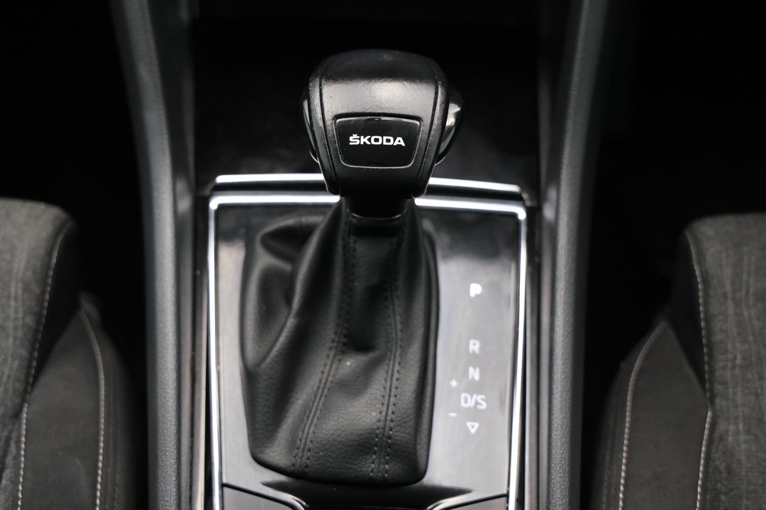 2021 SKODA Karoq 110tsi Nu, Automatic, 74874 km, Gear Lever 