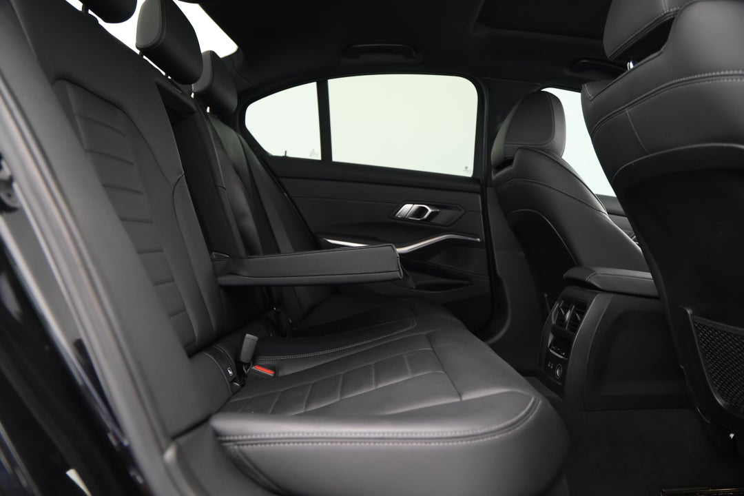2020 BMW 3 20i M Sport, Automatic, 59682 km, Right Side Rear Door Cabin View