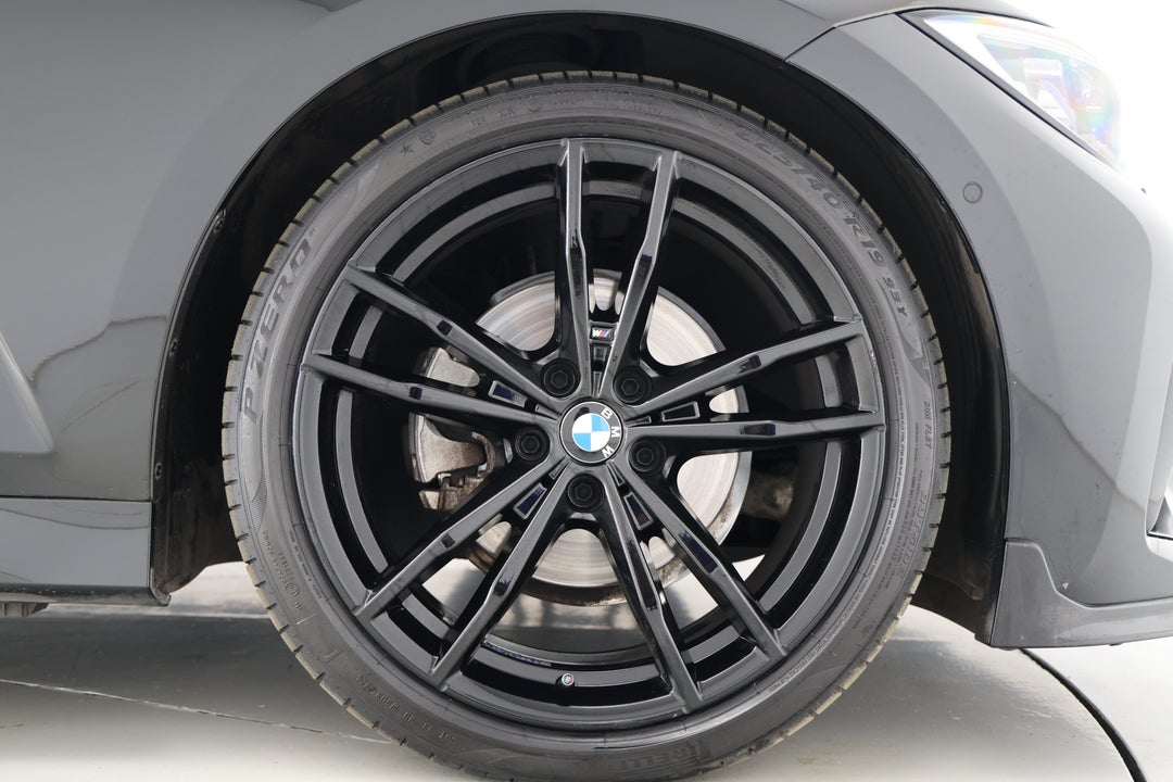 2020 BMW 3 20i M Sport, Automatic, 59682 km, Right Front Wheel