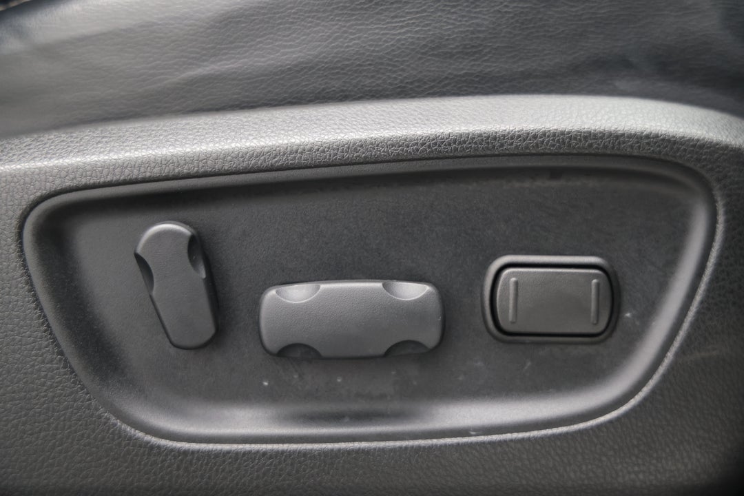 2022 Mitsubishi Pajero Sport Gls (4WD) 7 Seat, Automatic, 47046 km, Drivers Side Adjustment Panel