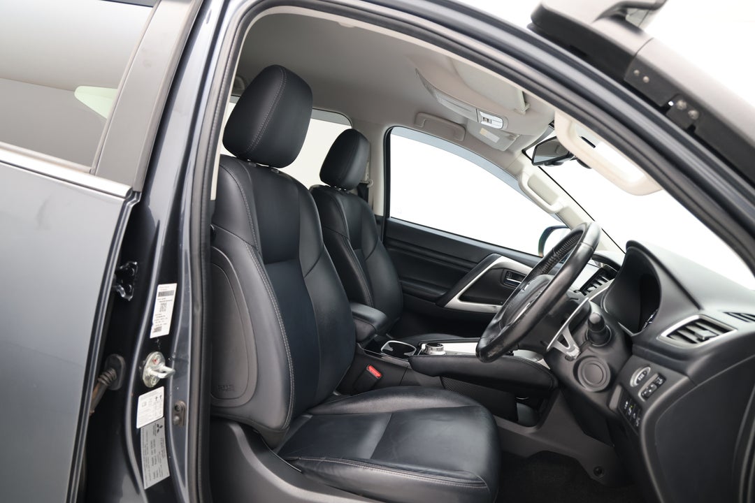 2022 Mitsubishi Pajero Sport Gls (4WD) 7 Seat, Automatic, 47046 km, Right Side Front Door Cabin View