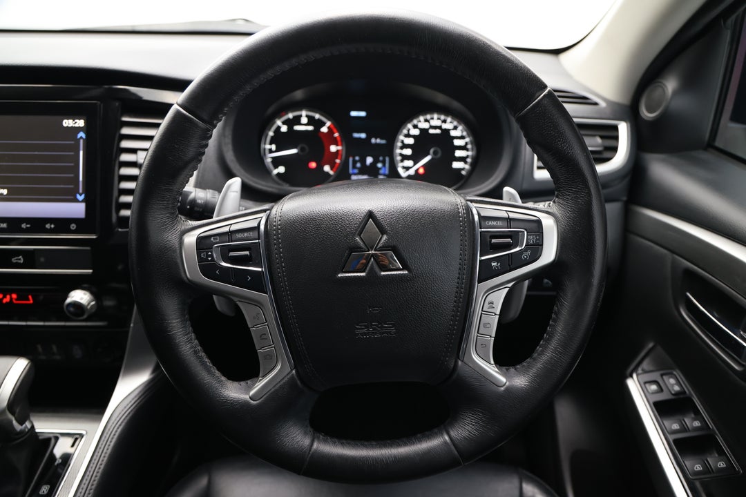 2022 Mitsubishi Pajero Sport Gls (4WD) 7 Seat, Automatic, 47046 km, Steering Wheel Close-up