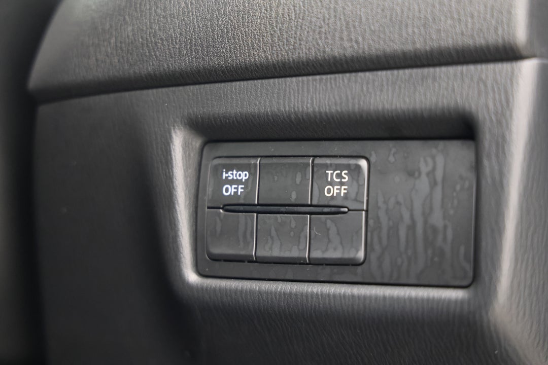 2017 Mazda CX-5 Maxx (4x2), Automatic, 121215 km, Utility Switches/Buttons