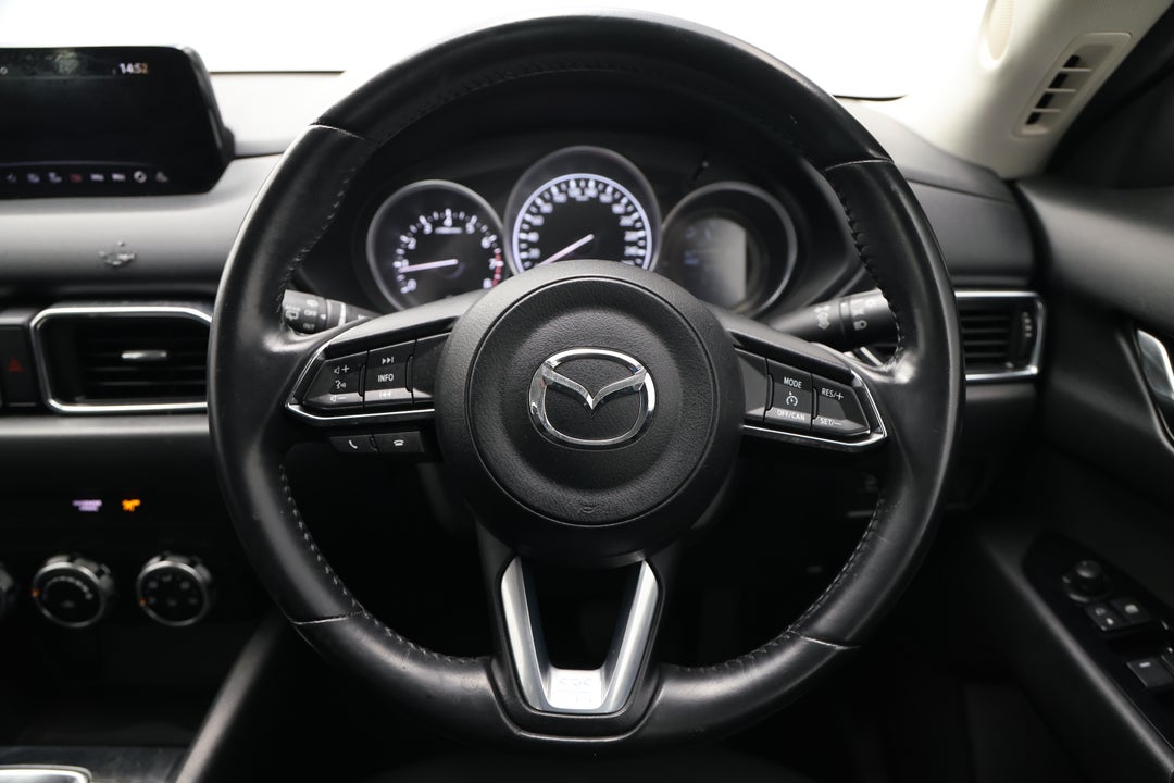 2017 Mazda CX-5 Maxx (4x2), Automatic, 121215 km, Steering Wheel Close-up