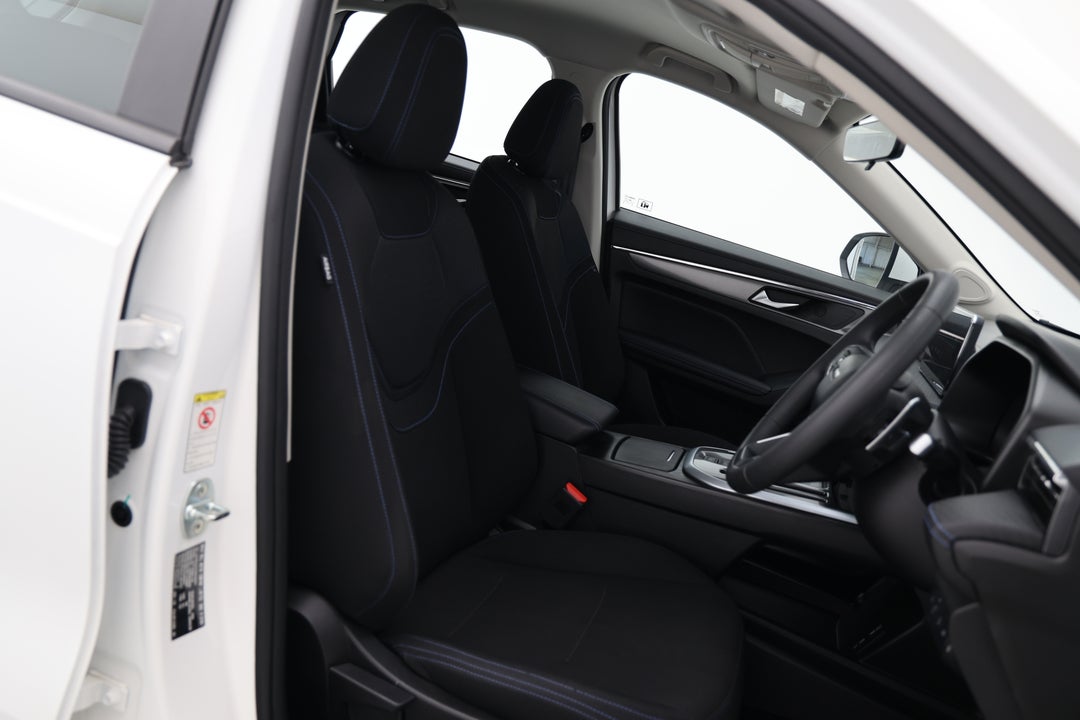 2024 GWM Haval Jolion Premium, Automatic, 20303 km, Right Side Front Door Cabin View