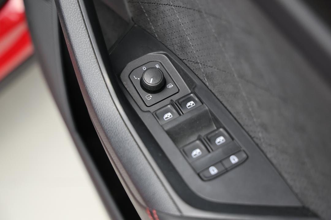 2020 SKODA Kodiaq 176 Tdi Rs (4x4), Automatic, 54365 km, Drivers Side Door Panel Controls