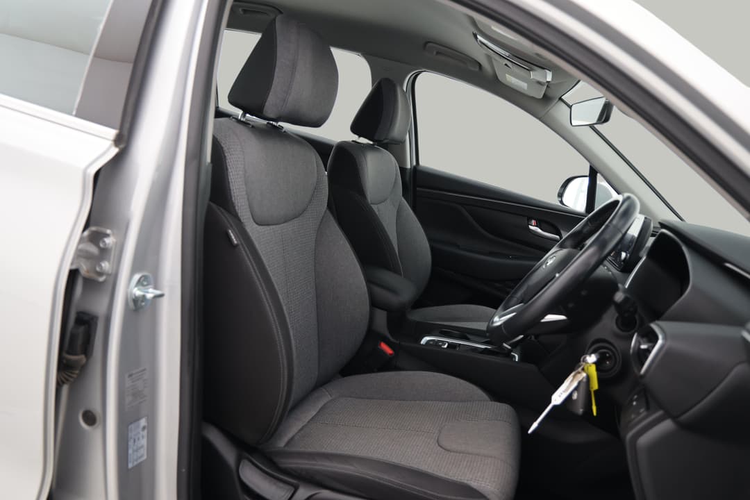 2022 Hyundai Santa Fe Mpi (2WD), Automatic, 70000 km, Right Side Front Door Cabin View