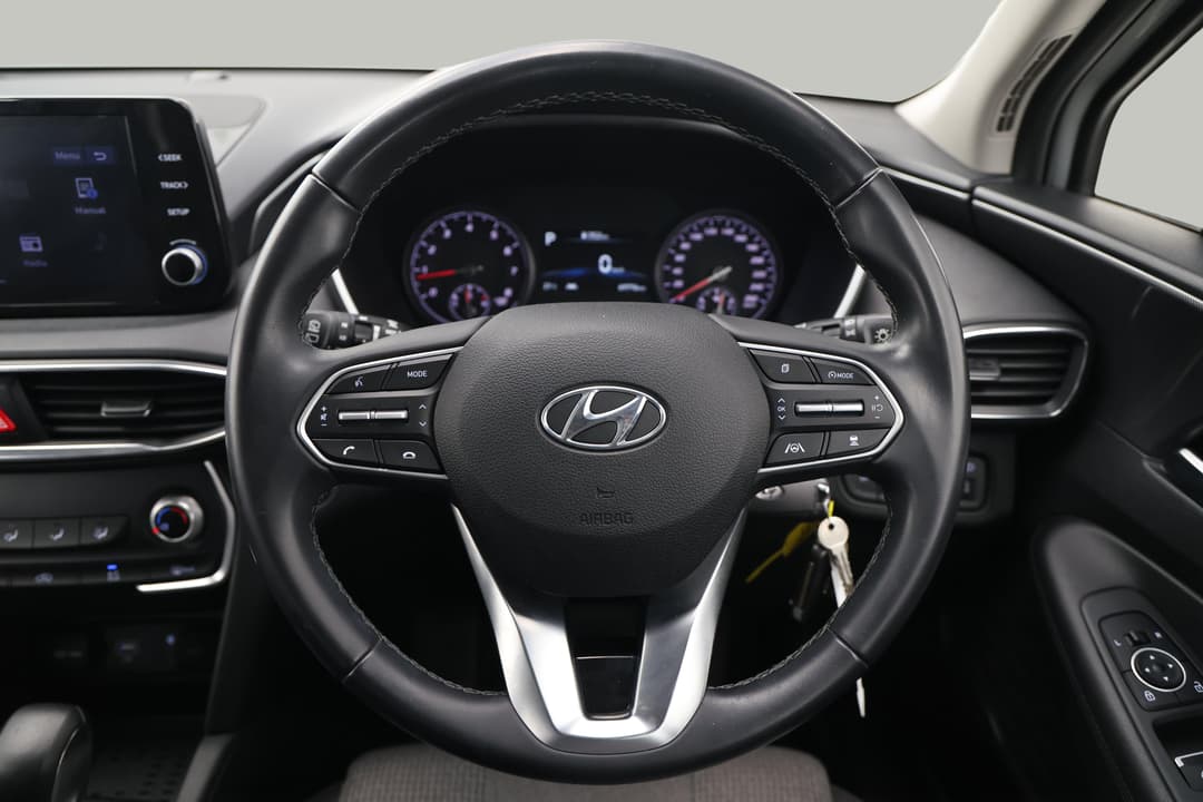 2022 Hyundai Santa Fe Mpi (2WD), Automatic, 70000 km, Steering Wheel Close-up