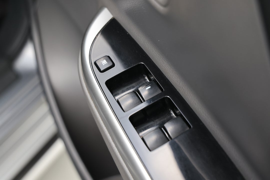 2018 Mitsubishi Triton Gls (4x4), Automatic, 112372 km, Drivers Side Door Panel Controls