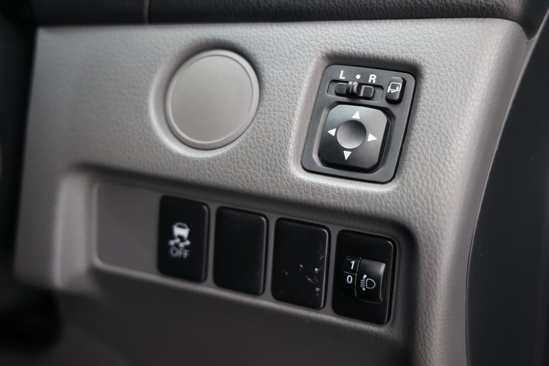 2018 Mitsubishi Triton Gls (4x4), Automatic, 112372 km, Utility Switches/Buttons