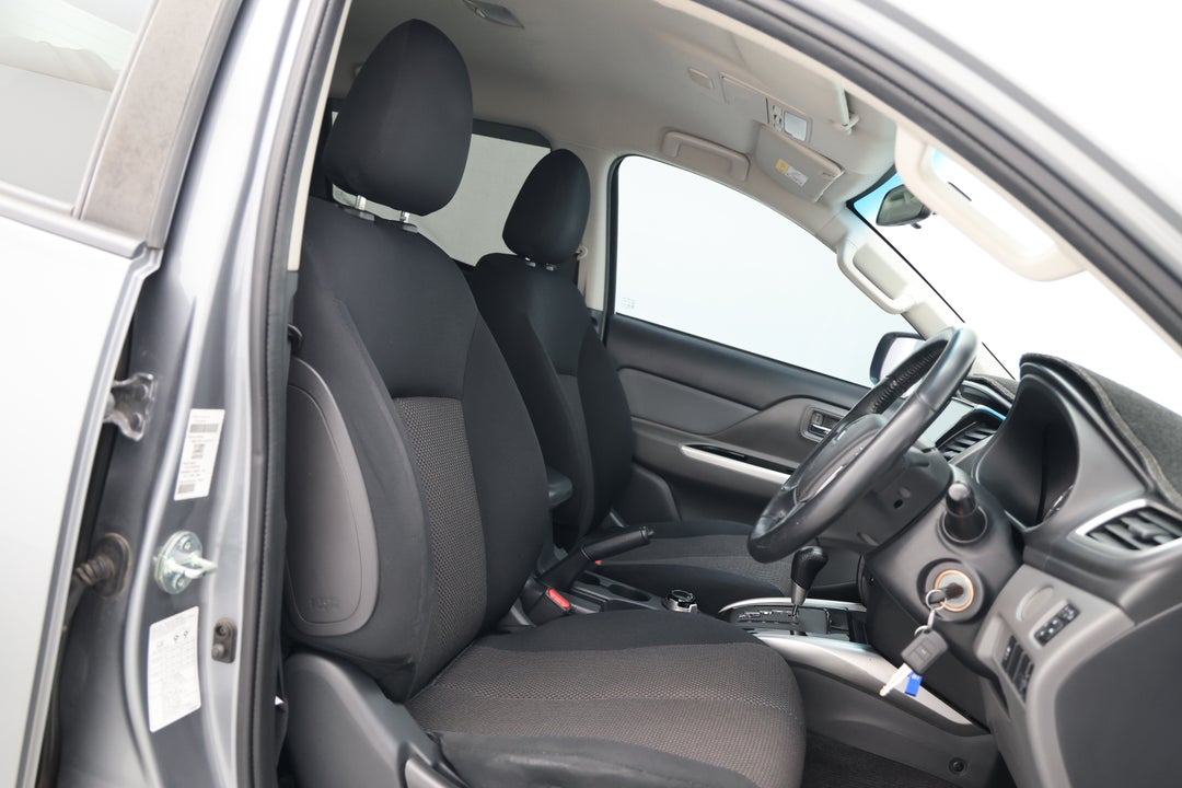 2018 Mitsubishi Triton Gls (4x4), Automatic, 112372 km, Right Side Front Door Cabin View