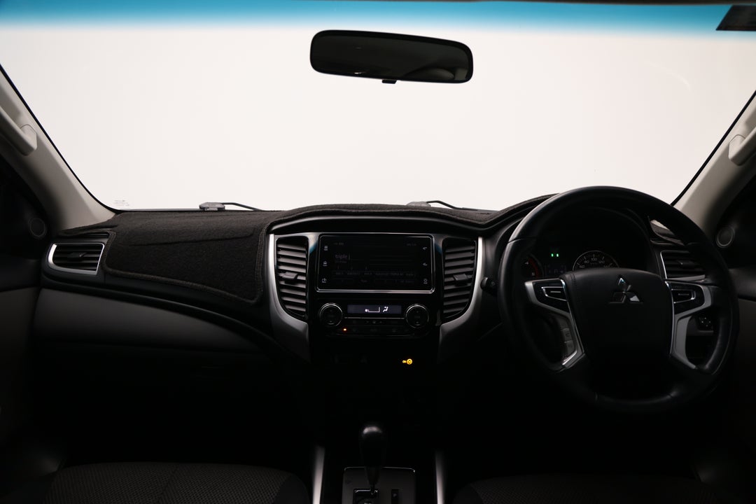 2018 Mitsubishi Triton Gls (4x4), Automatic, 112372 km, Dashboard View