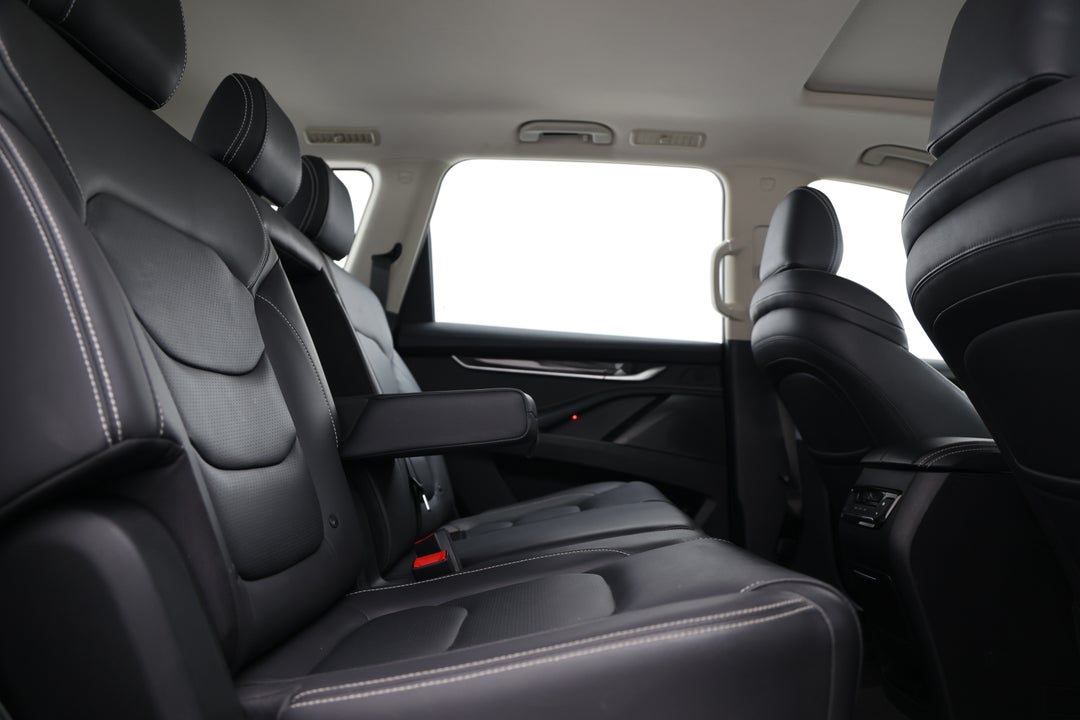 2022 LDV D90 Executive (2WD), Automatic, 68836 km, Right Side Rear Door Cabin View