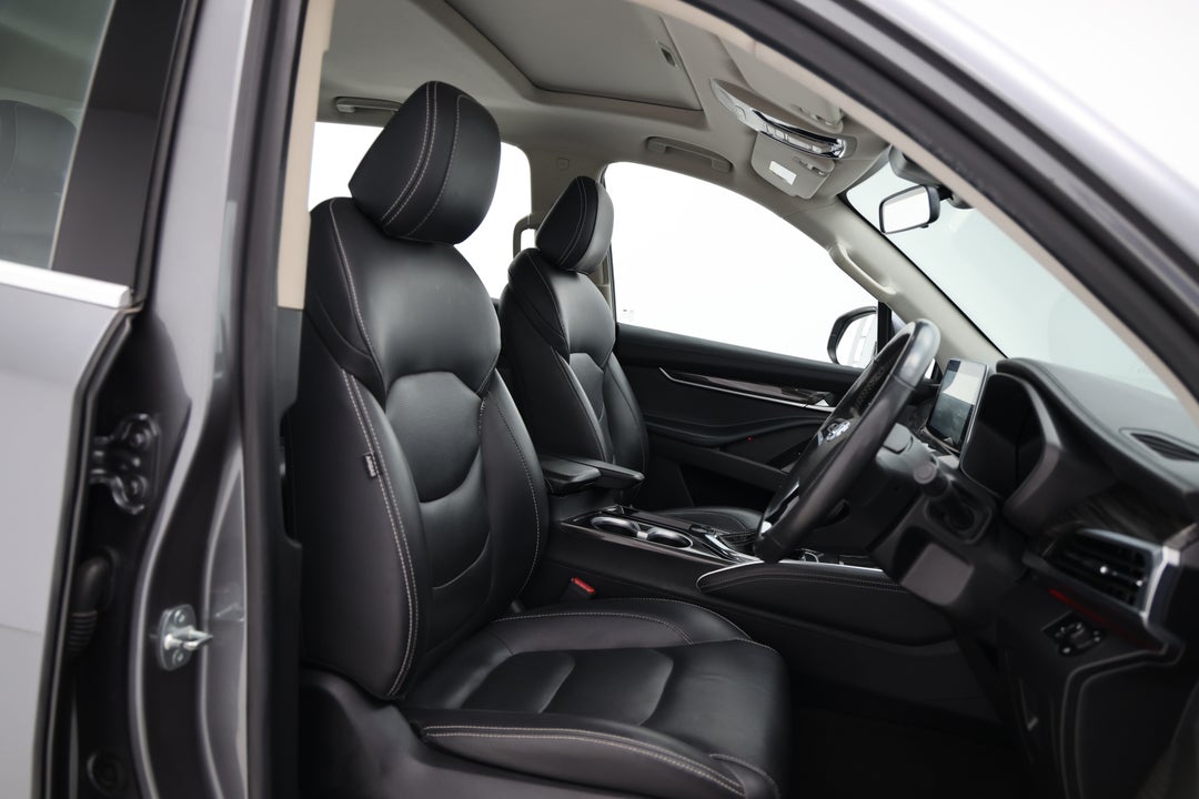 2022 LDV D90 Executive (2WD), Automatic, 68836 km, Right Side Front Door Cabin View