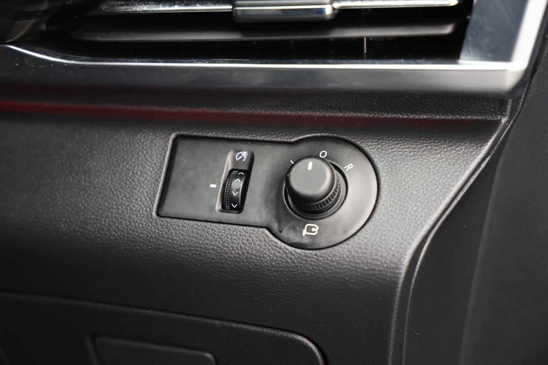2022 LDV D90 Executive (2WD), Automatic, 68836 km, Utility Switches/Buttons
