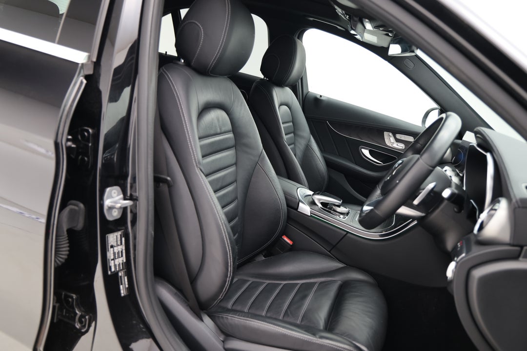 2019 Mercedes-benz C300 C300, Automatic, 21259 km, Right Side Front Door Cabin View