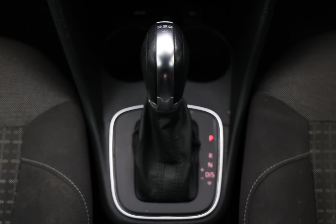 2016 Volkswagen Polo 81 Tsi Comfortline, Automatic, 126792 km, Gear Lever 