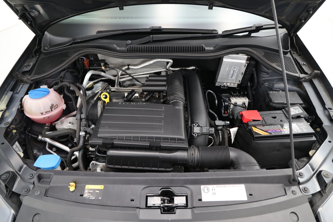 2016 Volkswagen Polo 81 Tsi Comfortline, Automatic, 126792 km, Open Bonnet (Engine)