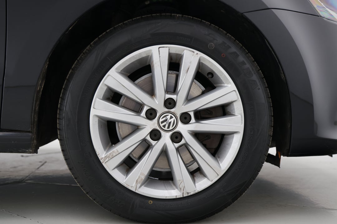 2016 Volkswagen Polo 81 Tsi Comfortline, Automatic, 126792 km, Right Front Wheel