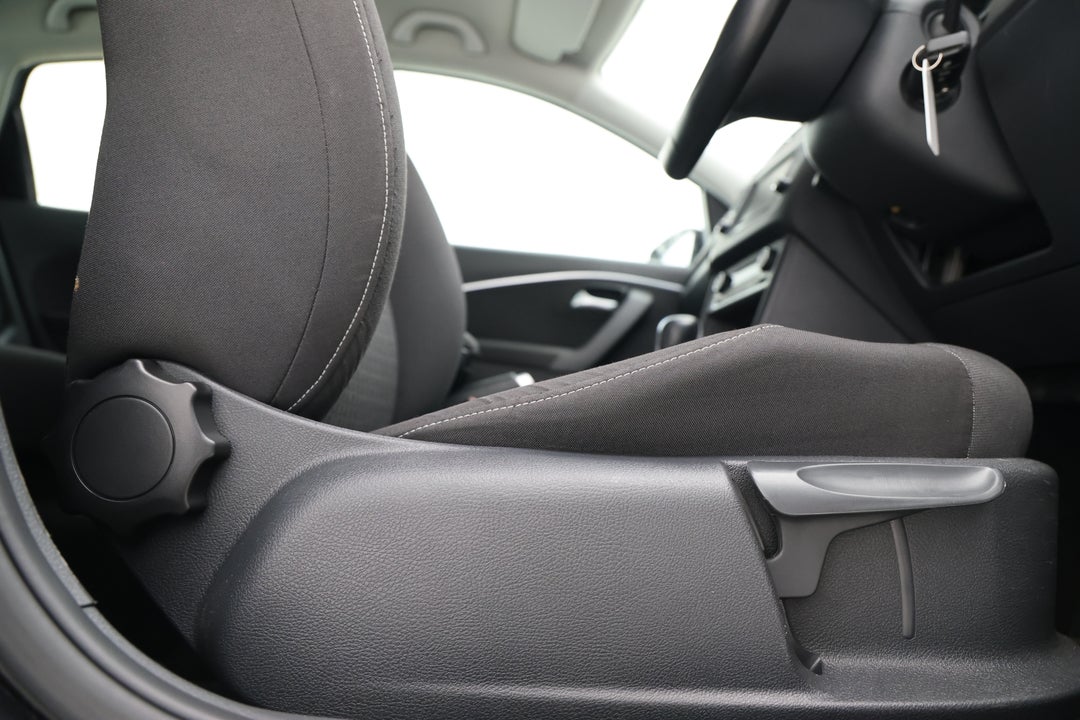 2016 Volkswagen Polo 81 Tsi Comfortline, Automatic, 126792 km, Drivers Side Adjustment Panel