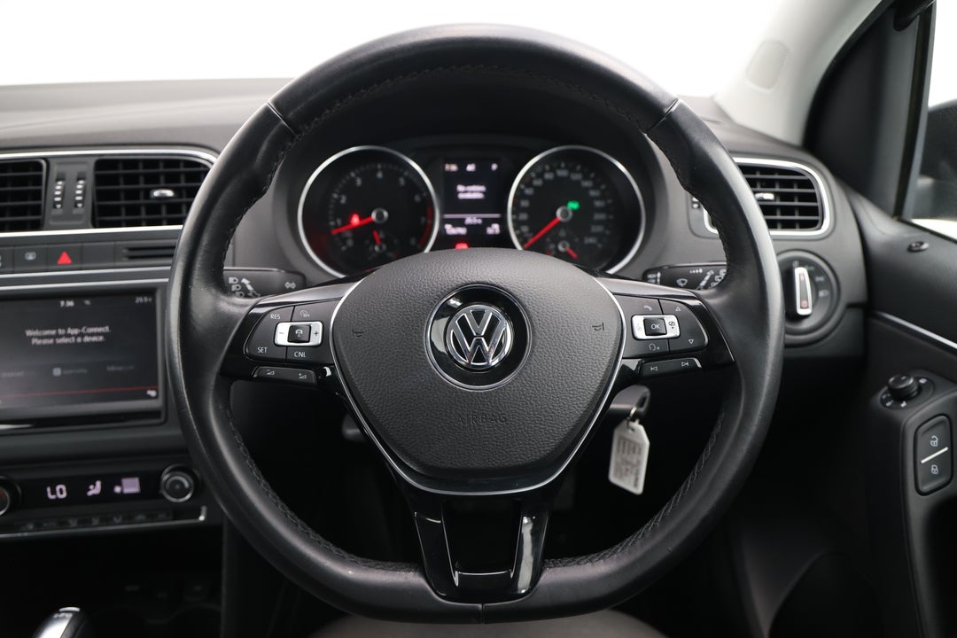 2016 Volkswagen Polo 81 Tsi Comfortline, Automatic, 126792 km, Steering Wheel Close-up