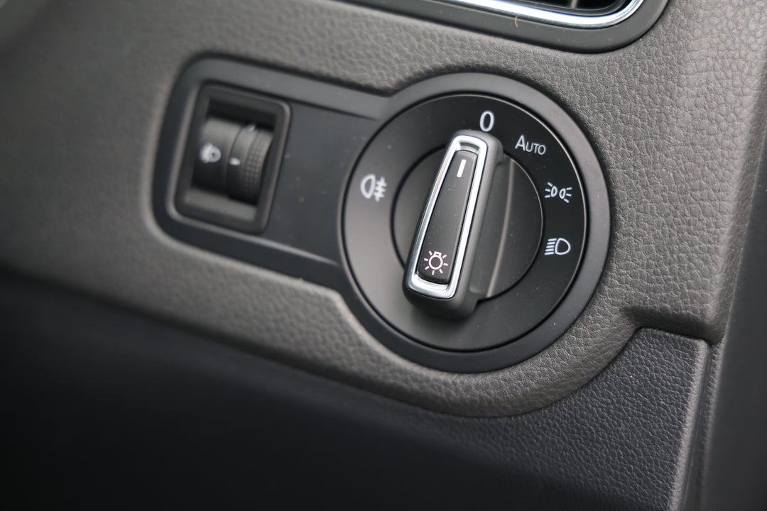 2016 Volkswagen Polo 81 Tsi Comfortline, Automatic, 126792 km, Utility Switches/Buttons