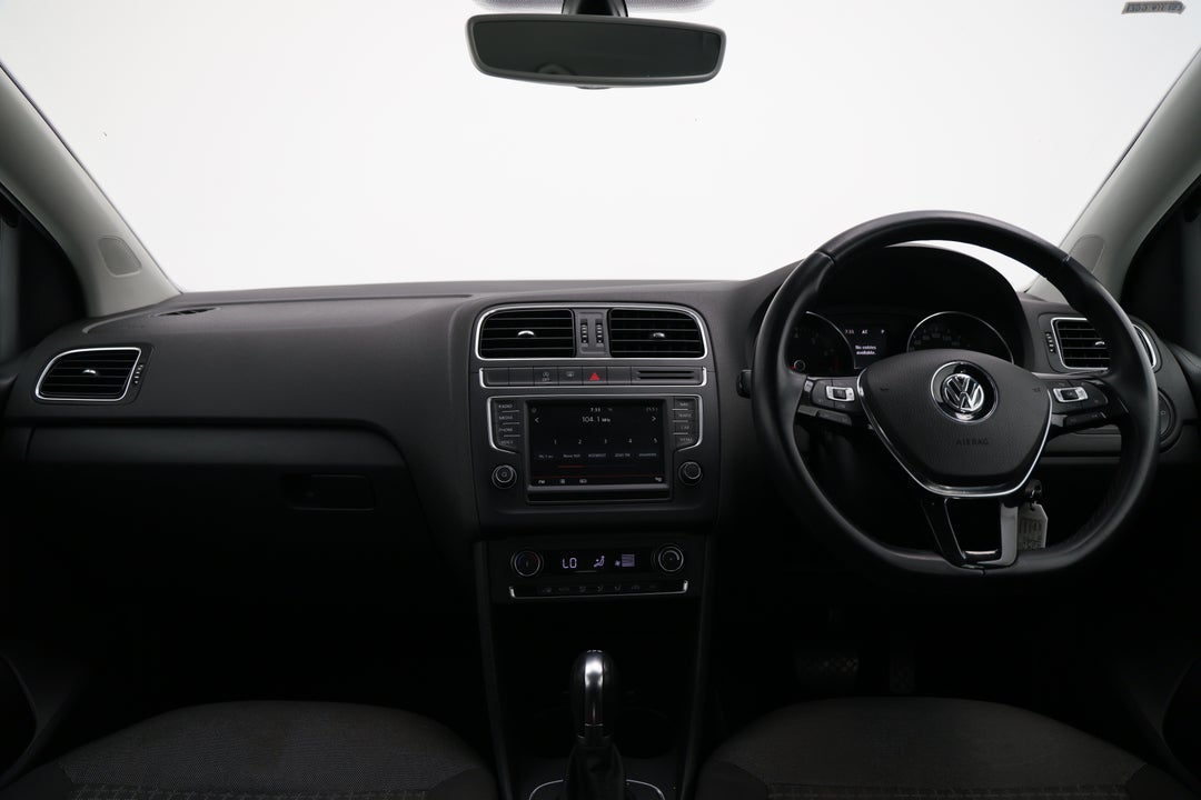 2016 Volkswagen Polo 81 Tsi Comfortline, Automatic, 126792 km, Dashboard View